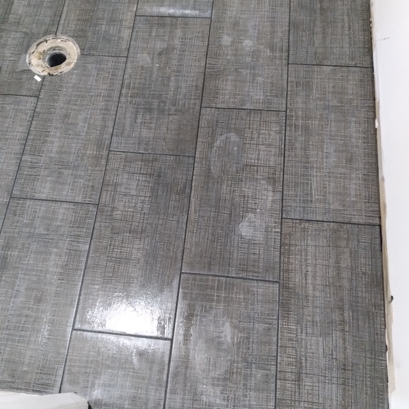 Tile installation - Picture 2 of 8